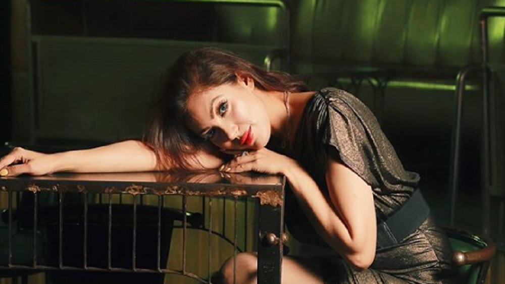 সোশ্যাল মিডিয়ায় মুনমুন জানান, ছোট থেকেই যৌন নিগ্রহের শিকার হয়ে আসছেন তিনি। কখনও প্রতিবেশী, কখন আবার তুতো দাদারা যৌন নিগ্রহ করেছেন তাঁকে। যে ডাক্তারের হাতে তাঁর জন্ম, তিনিও তাঁকে অশ্লীল ভাবে স্পর্শ করেন বলে জানান মুনমুন। এমনকি পড়ানোর সময় প্রাইভেট টিউটরও তাঁর অন্তর্বাসে হাত ঢুকিয়েছিলেন বলে জানান তিনি। নাম না করে এক স্কুল শিক্ষকের বিরুদ্ধেও একই অভিযোগ তোলেন মুনমুন।