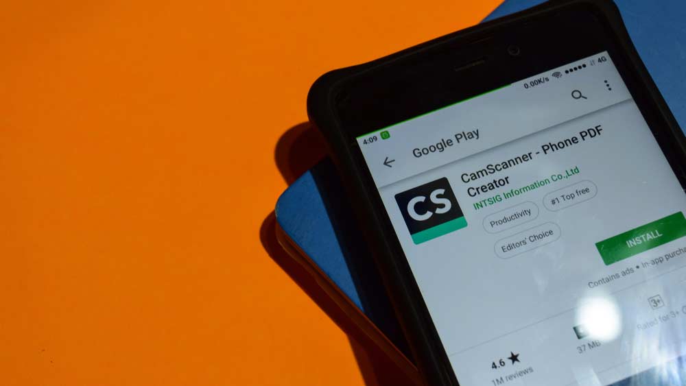 আর একটি চিনা অ্যাপ ক্যামস্ক্যানার। এই অ্যাপের মাধ্যমে মোবাইলের ক্যামেরার মাধ্যমেই ছবি, ডকুমেন্ট স্ক্যান ফর্ম্যাটে নিয়ে আসা যায়। এটি চিনের সাংহাইয়ের একটি কম্পানির তৈরি অ্যাপ। এই অ্যাপ নিয়ে কিছু সমস্যার কথা উল্লেখ করে রাশিয়ার অন্যান্টিভাইরাস প্রস্তুতকারক কম্পানি ক্যাসপারস্কাই। তারপর গুগল প্লেস্টোর থেকে এই অ্যাপ সরিয়েও দেওয়া হয়। পরে ত্রুটি সংশোধন করে ফিরে আসে ক্যামস্ক্যানার। এই চিনা অ্যাপের বদলেও, ডক স্ক্যানার (ভারতীয়), অ্যাডব স্ক্যান (মার্কিন), মাইক্রোসফট লেন্স (মার্কিন)-এর মতো বিকল্প রয়েছে।