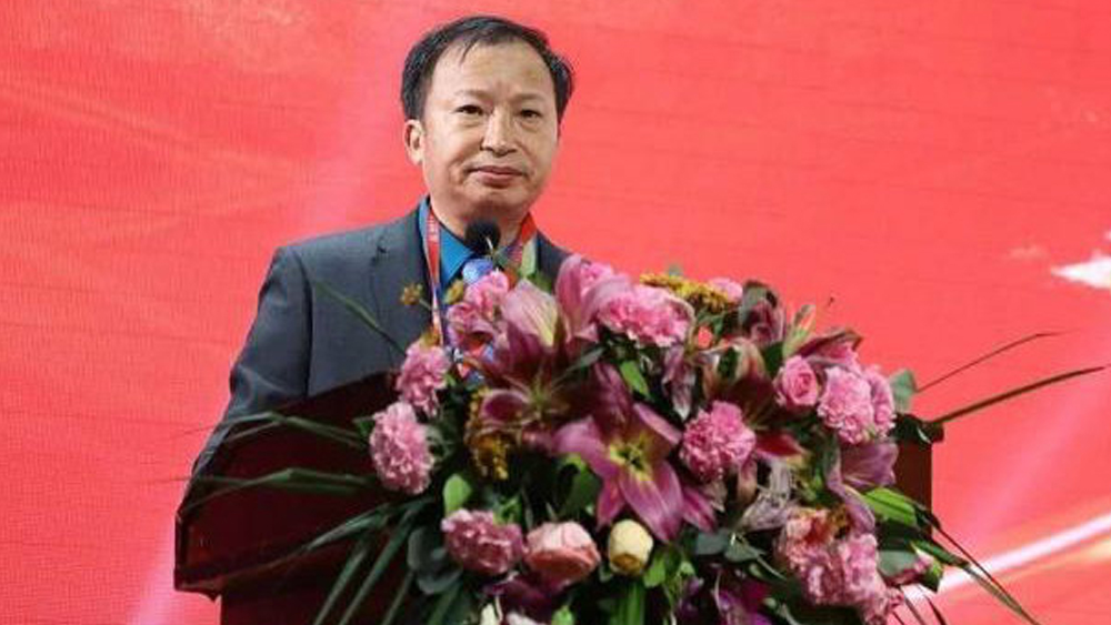 য়ুয়ানের প্রাক্তন স্বামী দু ওয়েইমেইন শিল্পপতি। তিনি শেনঝেন কাংতাই বায়োলজিক্যাল প্রোডাক্টস কো-এর চেয়ারম্যান। তিনি সম্প্রতি বিবাহবিচ্ছেদের শর্ত হিসেবে তিনি তাঁর প্রতিষেধক প্রস্তুতকারী সংস্থার ১৬১.৩ মিলিয়ন শেয়ার দিয়েছেন প্রাক্তন স্ত্রীকে।