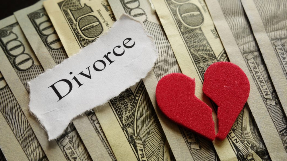 সোমবার শেয়ার বাজার বন্ধ হওয়ার সময় অবধি এই স্টকের আর্থিক অঙ্কের পরিমাণ ছিল ৩২০ কোটি ডলারেরও বেশি।