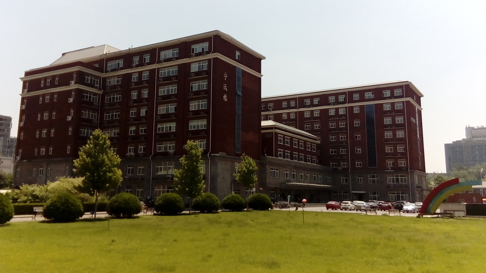 বর্তমানে য়ুয়ান অন্য একটি সংস্থার ভাইস জেনারেল ম্যানেজার পদে কর্মরত। ৪৯ বছর বয়সি এই ধনীতম এশিয়াবাসী মহিলা বেজিংয়ের ইন্টারন্যাশনাল বিজনেস অ্যান্ড ইকনমিক্স বিশ্ববিদ্যালয় থেকে অর্থনীতিতে স্নাতক।