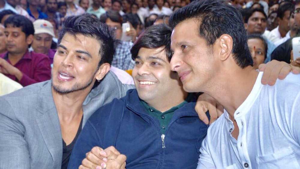 ২০০১ সালে মুক্তিপ্রাপ্ত এই ছবিতে সাহিল খান ছাড়াও ছিলেন শরমন জোশী,রিয়া সেন, শিল্পী শর্মা, তারা দেশপাণ্ডে। সে সময় বক্স অফিসে ভালই ব্যবসা করেছিল ছবিটি। ‘স্টাইল’-এর সাফল্যের পর সাহিলের ঝুলিতে আসে আর এক ছবি অফার। নাম ‘এক্সকিউজ মি’। সঙ্গে শরমন জোশী, জয়া শিল-সহ অন্যান্য।