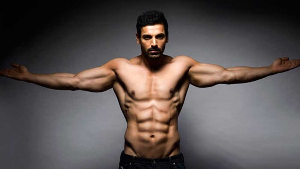 এখানেই থামেননি সাহিল। তাঁর কথায়, “তাঁর অনেক বড় নাম। কিন্তু দর্শন অনেক ছোট। অনেক নিচু। যদিও আমার এখন কিছু যায় আসে না। সুশান্ত ওঁর আসল চেহারা সামনে এনে দিয়েছে। এই কুড়ি বছরে জন আব্রাহাম ছাড়া বাইরে থেকে কোনও বড় স্টার তৈরি হতে দেয়নি বলিউড। এখানে শুধু প্রাধান্য পায় স্টারকিডরা।”