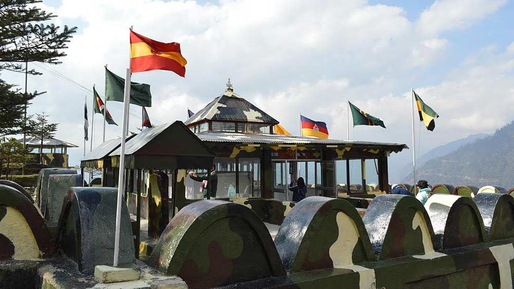 লোকে এই গল্পে বিশ্বাস করলেও সরকারি কাগজপত্রে এমন কোনও ঘটনার উল্লেখ নেই। তবে যেখানে এই লড়াই হয়েছিল, নুরানাংয়ের সেই জায়গার নাম আজ যশোবন্ত গড়। তাঁর নামে রয়েছে স্মৃতিসৌধ। এখনও তাঁর সেনা ইউনিফর্ম ধোপদুরস্ত রাখা হয়। পালিশ করে রাখা হয় বুটজোড়া।