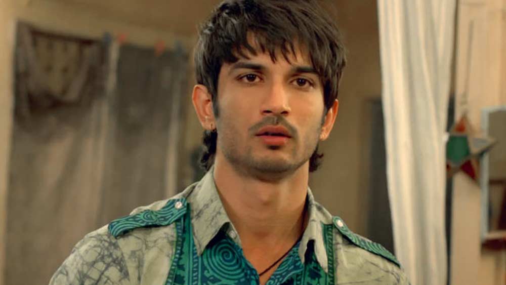 সুশান্তের মতো বলিউডে এ রকম একাধিক অভিনেতা-অভিনেত্রী আছেন, যাঁরা কেরিয়ারের শুরুর দিকে সাফল্যের শীর্ষে ছিলেন। কিন্তু ক্রমেই সেই সাফল্য তাঁদের সঙ্গ ছাড়ে। আস্তে আস্তে লাইমলাইট থেকেও সরে যেতে থাকেন তাঁরা।