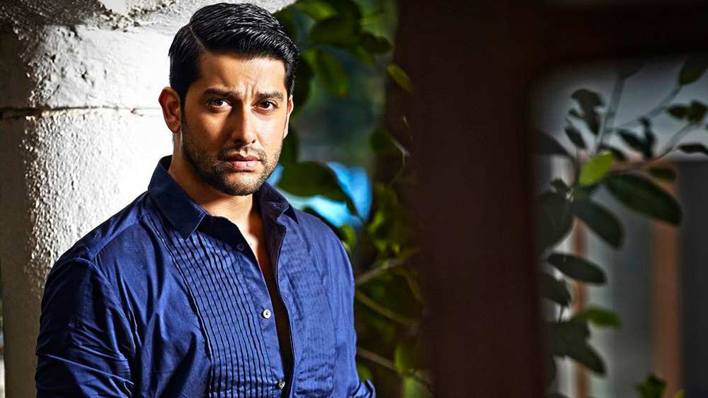 কিন্তু তাঁর পরই ফিকে হতে থাকেন তিনি। এক সংবাদমাধ্যমকে তিনি বলেছিলেন, ‘‘রাজা হওয়ার পর যদি গুরুত্ব না থাকে, তা অত্যন্ত বেদনাদায়ক। আমারও মনে হত, বলিউড দুনিয়ায় আমিই বোধহয় সব থেকে অপ্রয়োজনীয়।’’ পুণের নাইট ক্লাবে ড্রাগ নিতে গিয়ে ধরাও পড়েছিলেন তিনি।