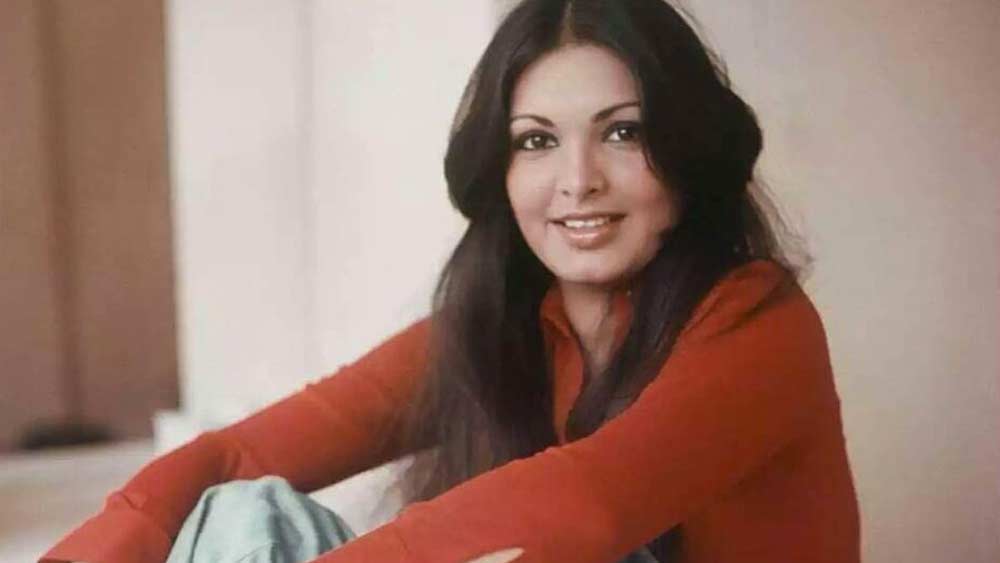 ‘মজবুর’, ‘দিওয়ার’-এর মতো হিট ছবির নায়িকা তিনি। কিন্তু এ রকম গ্ল্যামারাস অভিনেত্রীর জীবনেও বাসা বেঁধেছিল একাকিত্ব। শেষ জীবনে তাঁর মাদকাসক্তির কথাও জানাজানি হয়ে যায়। তাঁর আত্মহত্যার কারণ নিয়ে এ জন্য হইচই হয়েছিল বিস্তর।