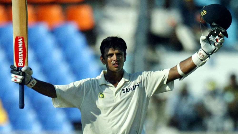 টেস্টে দ্রাবিড়ের শতরানের সংখ্যা ৩৬। তার মধ্যে ভারত হেরেছে চার টেস্ট। এর মধ্যে তিনটি টেস্টই হল ২০১১ সালে ইংল্যান্ড সফরের। সেই সিরিজ মহেন্দ্র সিংহ ধোনির ভারত হেরেছিল ৪-০ ফলে। লম্বা কেরিয়ারে দ্রাবিড়ের ব্যাটে এসেছে ৬৩ হাফ-সেঞ্চুরি।