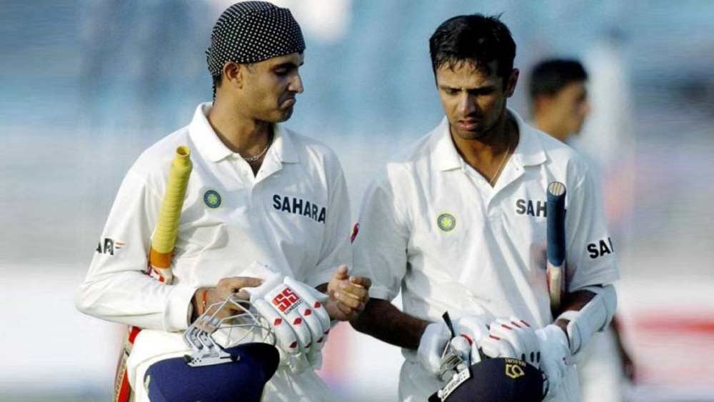 ক্রিকেট কেরিয়ারে সৌরভ খেলেছেন ১১৩ টেস্ট। ৪২.১৭ গড়ে করেছেন ৭২১২ রান। ২০০৮ সালে অবসর নেন তিনি। অন্য দিকে, ২০১২ সালে অবসর নেওয়া দ্রাবিড় ১৬৪ টেস্টে ৫২.৩১ গড়ে করেছেন ১৩২৮৮ রান। মজার তথ্য হল, সৌরভের কেরিয়ারের প্রতিটি টেস্টেই খেলেছিলেন দ্রাবিড়।