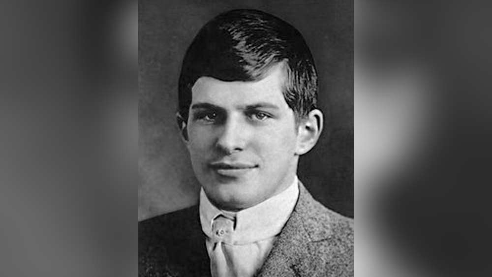 একটু বড় হতেই তাঁর জীবনে পরিবর্তন আসে। লোকজন ছেড়ে তিনি একাকী জীবনযাপন করতেই বেশি ভালবাসতেন। সংবাদপত্রে দেওয়া সাক্ষাৎকারে বিয়ে না করার সিদ্ধান্তের কথাও জানিয়ে দেন তিনি।