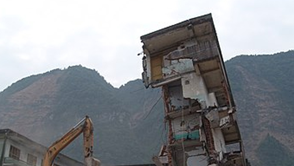 ছোট থেকেই সামাজিক কাজে আগ্রহ দেখিয়েছেন জি। সংবাদমাধ্যমে জানিয়েছেন তাঁর মা পেং। ২০০৮ সালে বিধ্বংসী ভূমিকম্প হয়েছিল চিনের সিচুয়ান প্রদেশে। সে সময় ষোড়শী জি স্কুলে আবেদন করেছিলেন ছুটির জন্য। যাতে তিনি সিচুয়ানে গিয়ে উদ্ধারকাজে সামিল হতে পারেন।