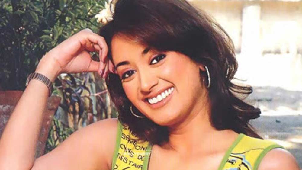 গায়ত্রীর জন্ম ১৯৭৭ সালের ২০ মার্চ মহারাষ্ট্রের নাগপুরে। সেখানেই পড়াশোনা মাউন্ট কারমেল হাই স্কুলে। তার পরে তাঁর পরিবার মুম্বই চলে আসে। গায়ত্রী স্কুলের পাঠ শেষ করেন দাদারের জে বি ভাচ্চা হাই স্কুল থেকে।