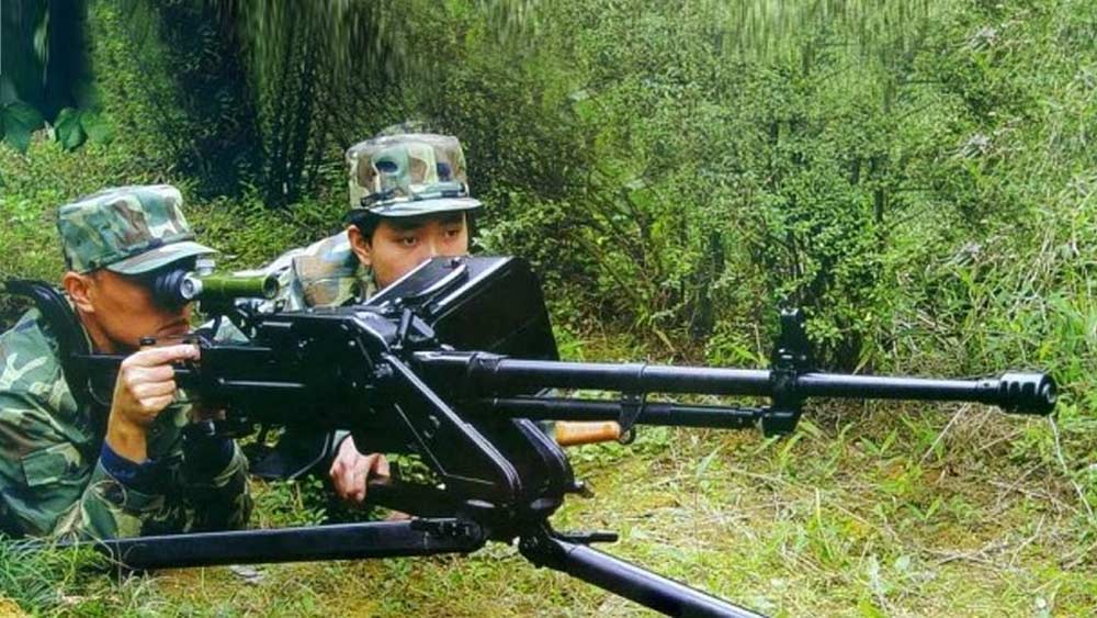 অত্যাধুনিক বুলপপ কিউবিইউ-৮৮ স্নাইপার রাইফেল ও লাইট মেশিনগান রয়েছে চিনা বাহিনীর। রয়েছে, জেনারেল পারপাস মেশিনগান, মাল্টি ব্যারেল মেশিনগান এবং ১২.৭ এমএম ভারী এয়ার ডিফেন্স মেশিনগানও।