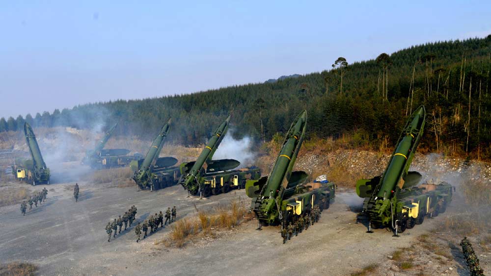 ট্রাক পরিবাহিত মাল্টিপল রকেট লঞ্চারের সংখ্যা প্রায় ২,০০০। এর প্রায় অর্ধেকের বেশি ১২২ এমএম পিএইচএল-৮১ এবং পিএইচএল-৯০। এ ছাড়া প্রায় ২০০টি ভারী পিএইচএল-০৩ রয়েছে এই তালিকায়। ১৩০ এমএম রকেটগুলি ১২৫ কিলোমিটার দূরত্ব পর্যন্ত আঘাত হানতে পারে।
