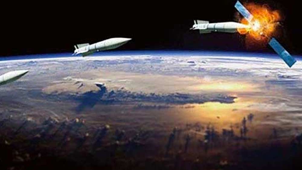 পিএলএ স্ট্র্যাটিজিক সাপোর্ট ফোর্স নিয়ন্ত্রিত ইলেকট্রনিক ওয়ারফেয়ার সার্ভিস ব্রাঞ্চ প্রযুক্তিগত উৎকর্ষে ভারতের তুলনায় এগিয়ে বলেই সমর বিশেষজ্ঞদের মত। ২০১৫ সালের সামরিক পুনর্গঠনের সময়ের এই বাহিনী সাইবার যুদ্ধের পাশাপাশি মহাকাশে আমেরিকাকে পাল্লা দিয়ে স্পেস ওয়ারের প্রস্তুতিও চালাচ্ছে।