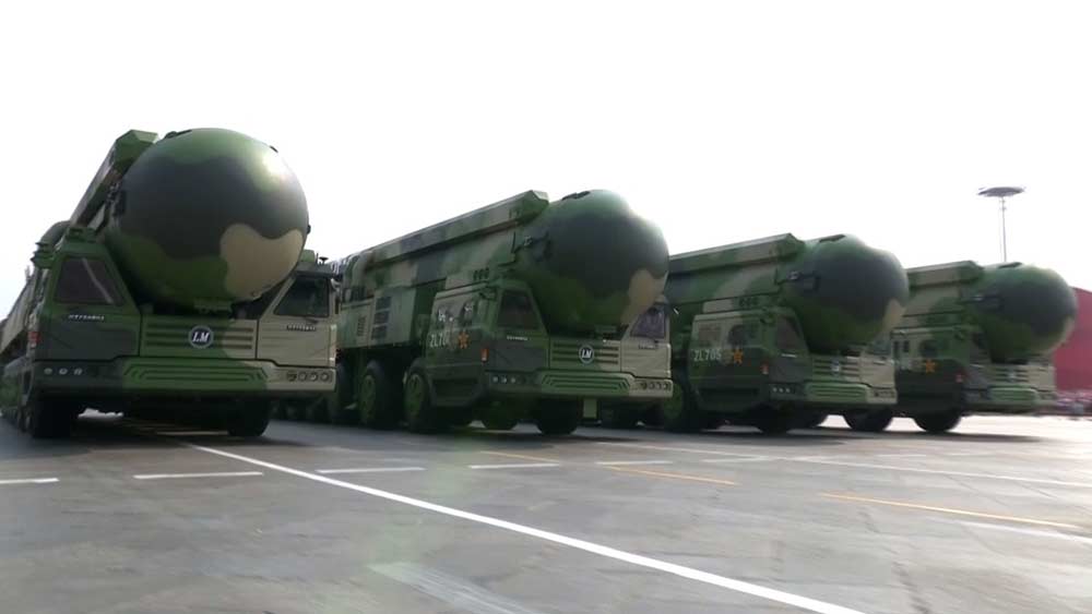 ডংফেং সিরিজের ১৩,০০০ কিলোমিটার পাল্লার ডিএফ-১৫ এবং ১৫,০০০ কিলোমিটার পাল্লার ডিএফ-৪১ ব্যালিস্টিক মিসাইল রয়েছে তালিকায়। ডিএফ-৪১ একসঙ্গে ১০টি পৃথক লক্ষ্যে পরমাণু হামলা চালাতে পারে। অর্থাৎ ভারতের প্রতিটি বিন্দু এমনকী এমনকী আমেরিকার বিস্তীর্ণ অংশও রয়েছে চিনের পাল্লায়।