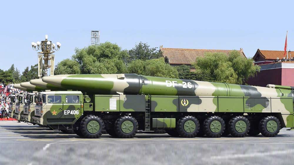 সব মিলিয়ে দূরপাল্লার আইসিবিএম-এর সংখ্যা প্রায় ২০০। ভূমি থেকে ভূমি মাঝারি এবং স্বল্পপাল্লার হাজার দু’য়েক ক্ষেপণাস্ত্র রয়েছে চিনের। ৪,০০০ এবং ২,৫০০ কিলোমিটার পাল্লার ডিএফ-২৬ এবং ডিএফ-১৭। ৫০০-৯০০ কিলোমিটার পাল্লার ডিএফ-১১ এবং ডিএফ-১৫-র বিভিন্ন মডেল।