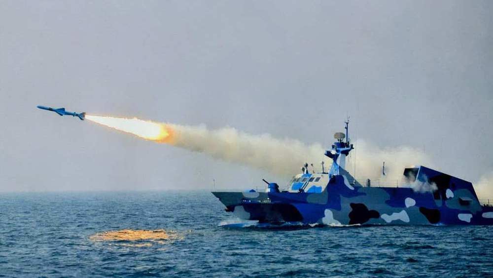 দু’টি বিমানবাহী যুদ্ধজাহাজ, ৩৫টি ডেস্ট্রয়ার, ৫৪টি ফ্রিগেট, ৪২টি কর্ভেট, ছ’টি অ্যাম্ফিবিয়ান ট্রান্সপোর্ট শিপ, ৩২টি ট্যাঙ্কবাহী ল্যান্ডিং শিপ, ৩০টি মিডিয়াম ল্যান্ডিং শিপ, ১০৯টি মিসাইল বোট, ৯৪টি সাবমেরিন চেজার, ১৭টি গানবোট এবং ২৯টি মাইন কাউন্টার-মেজার ভেসেল ও কয়েকশো টাগ-বোট রয়েছে এই তালিকায়।