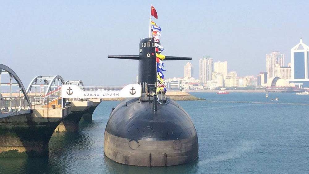 চিনের সাবমেরিনের সংখ্যা ৭৬। অর্থাৎ ভারতের চারগুণেরও বেশি। ৫২টি পুরনো আমলের টর্পে়ডো-নির্ভর ডিজেল ইলেকট্রিক সাবমেরিনের পাশাপাশি ১৪টি নিউক্লিয়ার পাওয়ার অ্যাটাক সাবমেরিন রয়েছে চিনের। টর্পেডো টিউবের পাশাপাশি জাহাজ বিধ্বংসী ক্রুজ ক্ষেপণাস্ত্র ব্যবহারে সক্ষম এগুলি।
