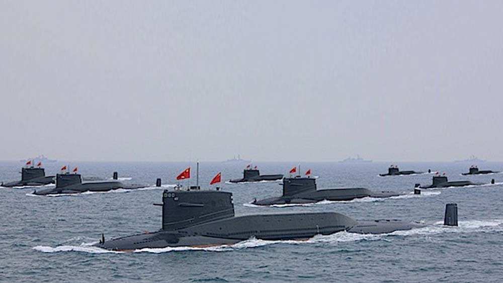 চিনা ডুবোজাহাজ বহরের সবচেয়ে শক্তিশালী অংশ ছ’টি ‘জিন ক্লাসে’র অত্যাধুনিক ‘নিউক্লিয়ার পাওয়ার ব্যলেস্টিক মিসাইল সাবমেরিন’। গভীর সমুদ্র থেকে পরমাণু অস্ত্রবাহী দূরপাল্লার ক্ষেপণাস্ত্র ছুড়তে সক্ষম আরও ছ’টি সাবমেরিন বানানোর কাজও শুরু হয়েছে ইতিমধ্যেই।