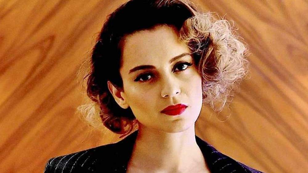 কঙ্গনার প্রশ্ন, ‘হৃতিকের কাছে ক্ষমা না চাইলে আত্মঘাতী হতে হবে?’ নিজের এই প্রতিবাদী ভাবমূর্তিতে অসংখ্য ভক্ত ও নেটাগরিকদের পাশে পেয়েছেন কঙ্গনা। টিনসেল টাউনের লৌহমানবীর ইস্পাতকঠিন মানসিকতাকে আরও এক বার কুর্নিশ জানিয়েছে সোশ্যাল মিডিয়ার বড় অংশ।