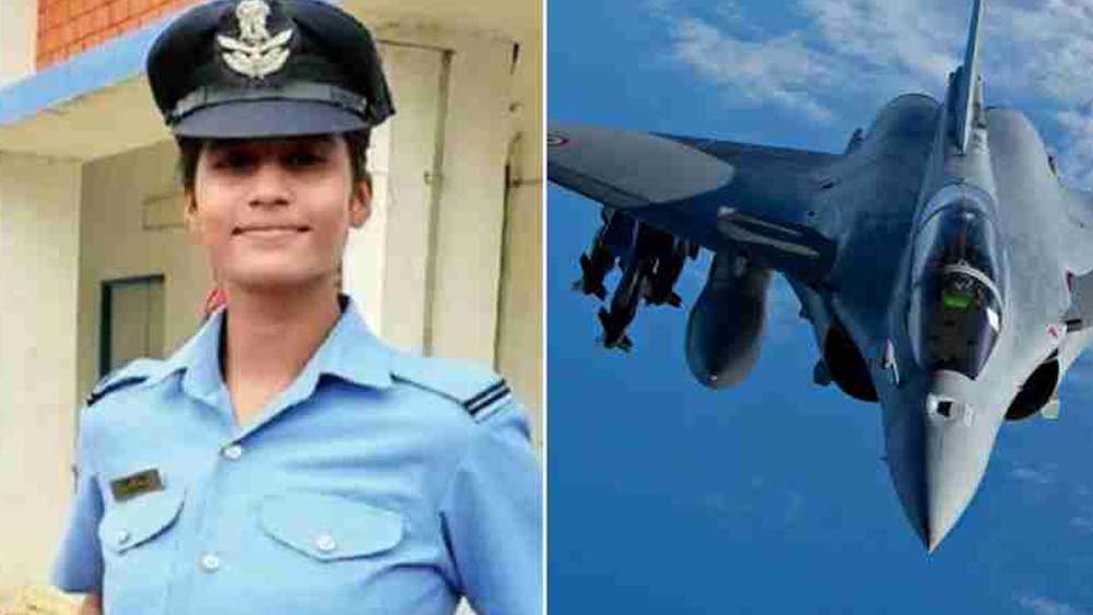অবশেষে ষষ্ঠ প্রচেষ্টায় সাফল্য। ভারতীয় বায়ুসেনার ফাইটার পাইলট হওয়ার পরীক্ষায় প্রতি ধাপে উত্তীর্ণ হলেন আঁচল। তারপর প্রশিক্ষণ পর্ব। সেই পর্বেও সসম্মানে সফল তরুণী আঁচল।