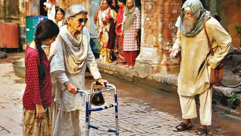 তাঁর স্বামী সৈয়দ মহম্মদ জাফর ছিলেন স্বাধীনতা সংগ্রামী ও সাংবাদিক। পরবর্তী সময়ে রাজনীতিতেও যোগ দেন। তাঁদের দুই মেয়ে মহরু এবং শাহিন। লেখিকা মহরুর উদ্যোগেই জীবনে প্রথম অমিতাভের বিপরীতে অভিনয় ফারুখের। ‘গুলাবো সিতাবো’ ছবিতে।