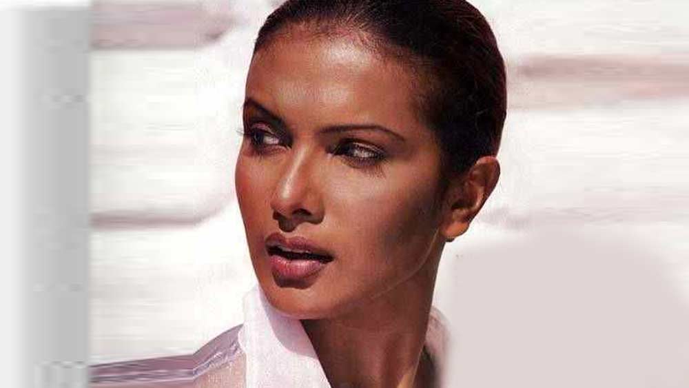 নব্বইয়ের দশকে মডেলিংয়ে কেরিয়ার তৈরির আশায় বিবেকা চলে এসেছিলেন ভারতে। অল্পবিস্তর মডেলিং করার পরে তিনি প্রথম নজর কাড়েন কন্ডোমের বিজ্ঞাপনে।