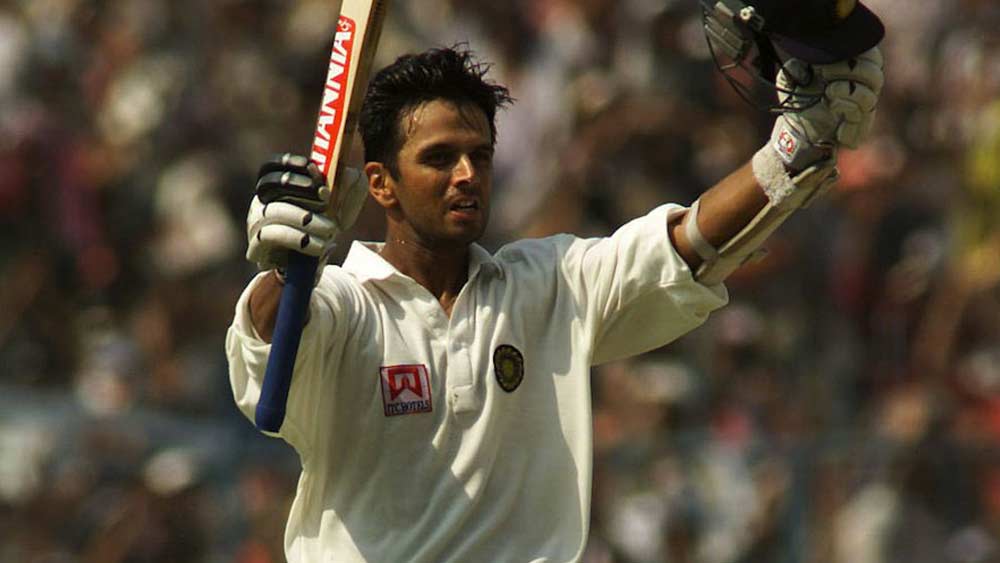 ক্রিকেটপ্রেমীদের বিচারে গত ৫০ বছরে টেস্টে ভারতের সেরা ব্যাটসম্যান হলেন রাহুল দ্রাবিড়। ১৬৪ টেস্টে ৫২.৩১ গড়ে ১৩২৮৮ রান করেছেন ভারতীয় ক্রিকেটের শ্রীযুক্ত নির্ভরযোগ্য। ১৯৯৬ সালে অভিষেক হয়েছিল। ‘দ্য ওয়াল’ ২০১২ সালে শেষ বার তিন নম্বরে নেমেছিলেন পাঁচ দিনের আসরে। ৩৬ সেঞ্চুরি ও ৬৩ হাফ সেঞ্চুরি করেছেন তিনি। খেলেছেন ৩১২৫৮ বল।