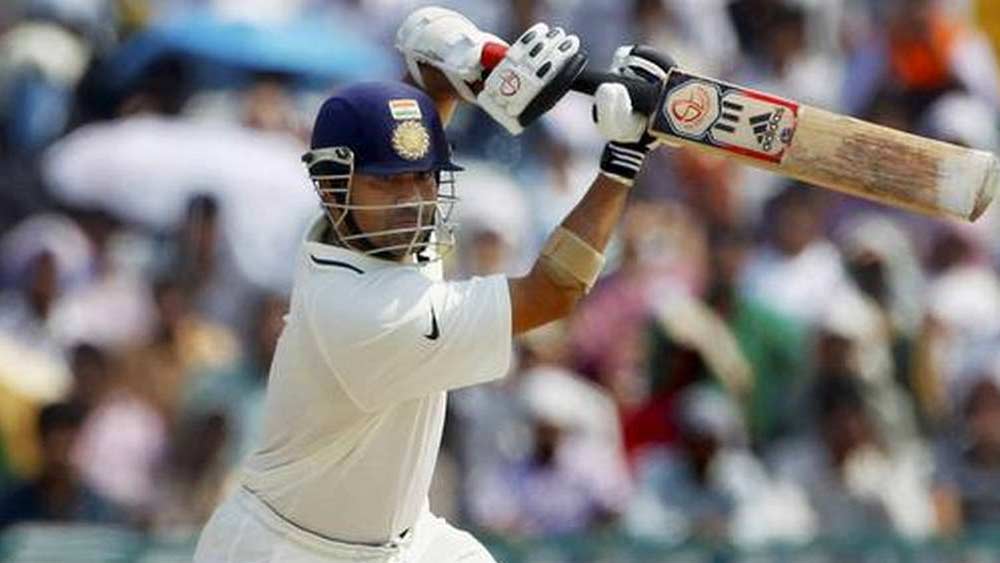 কার্টলি অ্যামব্রোজ, গ্লেন ম্যাকগ্রা, অ্যালান ডোনাল্ড, ওয়াসিম আক্রম, শেন ওয়ার্নদের মতো বোলারদের বিরুদ্ধে দাপট দেখিয়েছেন সচিন। এই বোলারদের বিরুদ্ধেও গড় ৬০-এর বেশি রেখেছেন। ভারতীয় ক্রিকেটপ্রেমীদের প্রত্যাশার চাপ নিয়ে দুই দশকেরও বেশি শাসন করেছন যে কোনও বিপক্ষকে। সমস্ত দেশে, সমস্ত কন্ডিশনে ভরসা দিয়েছেন সচিন।