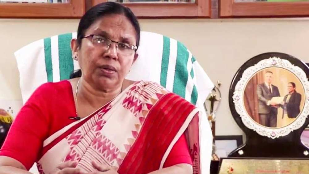 বিদেশে করোনা সংক্রমণের কথা শৈলজা প্রথম জানতে পারেন জানুয়ারি মাসে। তার পরেই প্রস্তুতি শুরু হয়ে যায় তাঁর মন্ত্রকে। ভারতে বা তাঁর নিজের রাজ্য কেরলে এই রোগ হানা দিলে কী পদক্ষেপ করা হবে, তার পরিকল্পনা তখন থেকেই শুরু করে দিয়েছিলেন শৈলজা।