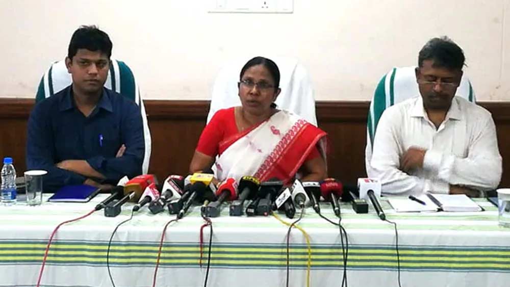 তত দিনে বিশ্বস্বাস্থ্য সংস্থা হু-এর নির্দেশ রপ্ত করে ফেলেছে কেরল। প্রথম থেকেই করোনা দমনে কে কে শৈলজার নীতি ছিল হু-এর নির্দেশ— ‘টেস্ট, ট্রেস, আইসোলেট, সাপোর্ট’। অর্থাৎ সংক্রমণের পরীক্ষা, চিহ্নিতকরণ, বিচ্ছিন্নকরণ এবং বিচ্ছিন্ন অবস্থায় রোগীকে সব রকম সাহায্য করা।