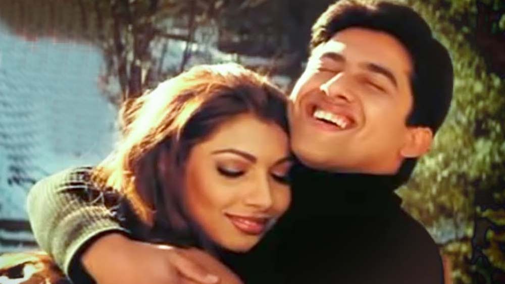 ২০০২ সালে আফতাব শিবদাসানির বিপরীতে যুক্তা অভিনয় করেছিলেন ‘প্যায়াসা’ ছবিতে। বক্স অফিসে মুখ থুবড়ে পড়ে যুক্তার প্রথম হিন্দি ছবি।