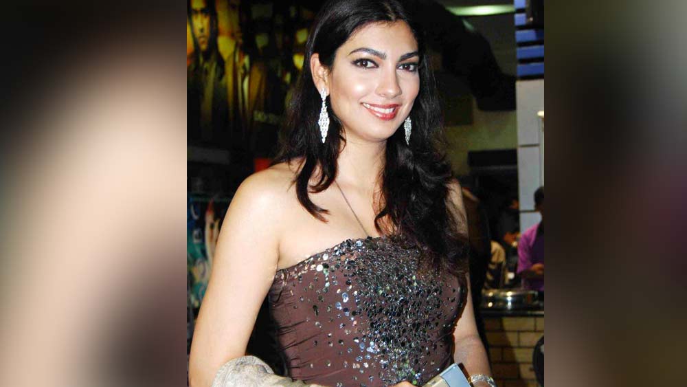 কিন্তু নায়িকার কেরিয়ারের মতো দাম্পত্যও দীর্ঘস্থায়ী হয়নি যুক্তার। বিয়ের পাঁচ বছর পরে তিনি স্বামী এবং শ্বশুর-শাশুড়ির বিরুদ্ধে হেনস্থা ও গার্হস্থ্য হিংসার অভিযোগ আনেন।