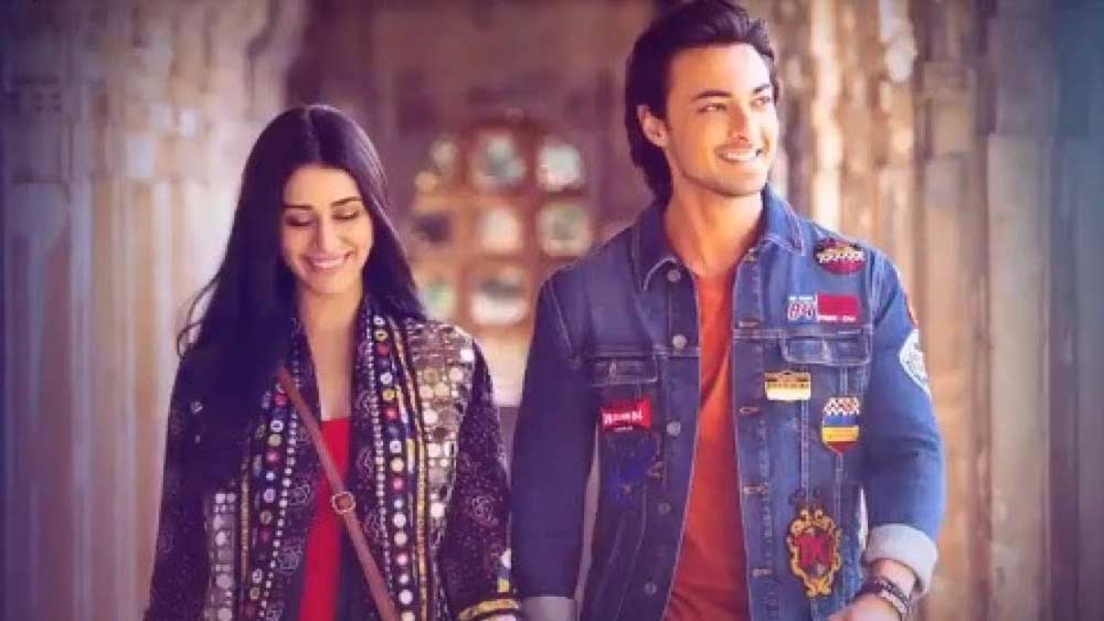 বোন অর্পিতার স্বামী আয়ুষ শর্মাকে প্রথম ছবিতে সুযোগ করে দেন সলমন খান। আয়ুষের প্রথম ছবি ‘লভযাত্রী’ মুক্তি পেয়েছিল ২০১৮-য়।