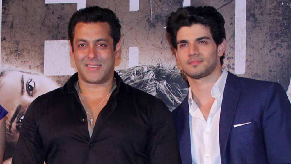 আদিত্য পাঞ্চোলির ছেলে সূর্য পাঞ্চোলিকেও কেরিয়ার শুরু করতে সাহায্য করেছেন সলমনই।