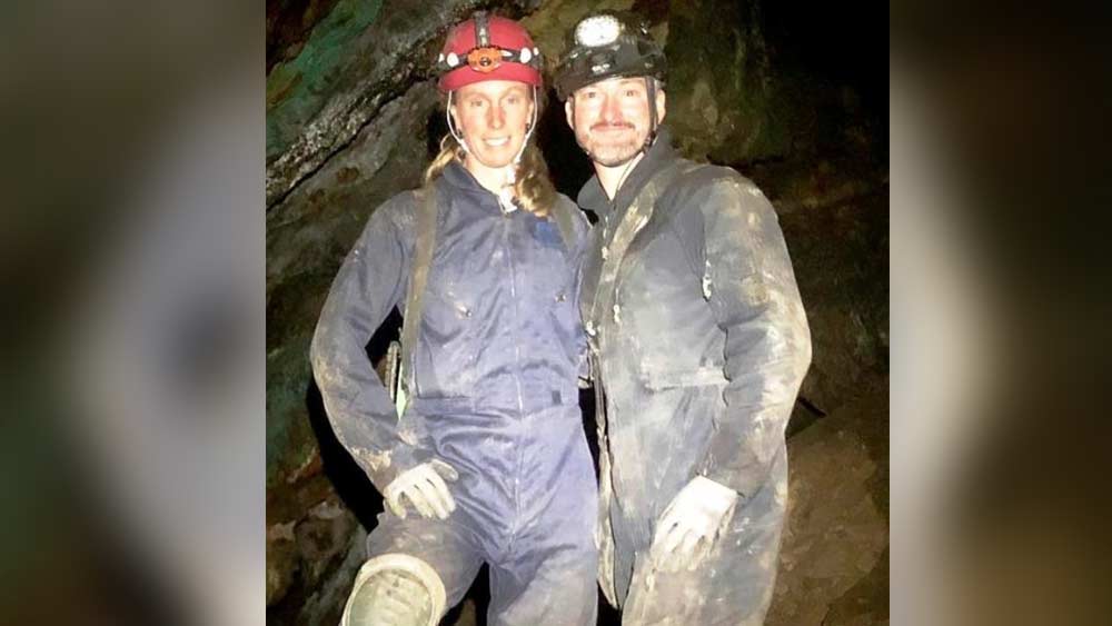 ২০১৮ সালে এই গুহার রহস্যভেদ করতে আমেরিকার ভার্জিনিয়া থেকে এসেছিলেন অ্যাম্বার এবং এরিক ফায়েস। এই দম্পতি অভিযাত্রী গুহার তিনটি প্রবেশপথ নিয়ে অনুসন্ধান করেন।