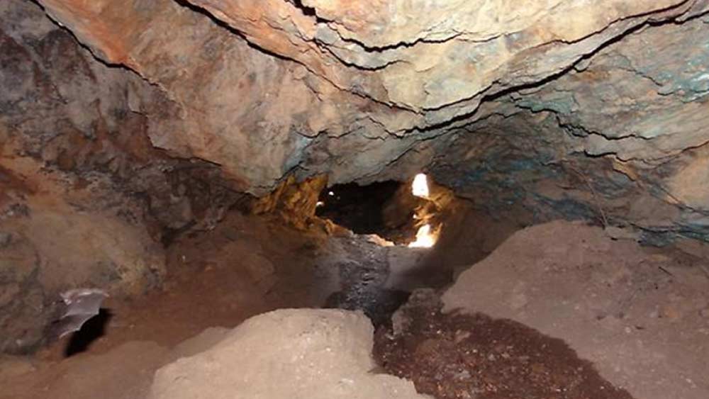 অনুসন্ধানের পরে অভিযাত্রী দম্পতি জানান, তিনটির মধ্যে দু’টি গুহাপথে অতীতে যাতায়াত হলেও হতে পারে। এর মধ্যে প্রথমটির যাত্রাপথ উপরের দিকে উঠে গিয়েছে। দ্বিতীয়টি নীচের দিকে ক্রমশ নেমে গিয়েছিল।