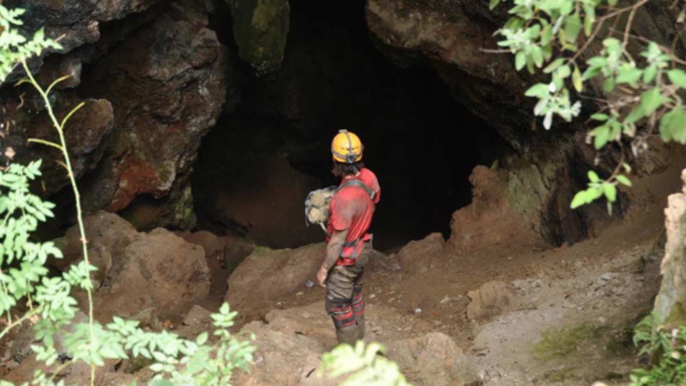 অভিযানের পরে নিজেদের গবেষণাপত্রে ফায়েস দম্পতি বলেছিলেন, স্থানীয় বাসিন্দাদের কাছে তাঁরা শুনেছেন ওই পাথর নিছক পাহাড়ের অংশ নয়। বরং, সমুদ্রপৃষ্ঠ থেকে ১৯০০ মিটার বা ৬২৩৪ ফুট উচ্চতায় সাতবারন আদতে প্রাচীন মন্দির। যেখানে নাকি পুজো করতেন অজ্ঞাতবাসে থাকা পঞ্চপাণ্ডব।