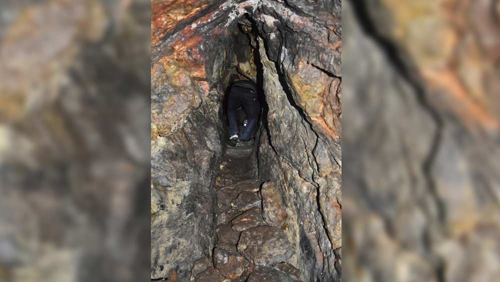 দ্বিতীয় গুহাপথটি সবথেকে প্রশস্ত। এই পথে প্রবেশ করার পরে ৫০ মিটার দূরত্ব অবধি উতরাইয়ে নামতে হয়। তার পর এগিয়ে যাওয়ার পথ বন্ধ। ভূগোলবিদদের মতে, ধস নেমে বা ভূমিক্ষয়ের ফলে এই পথ বন্ধ হয়ে গিয়েছে চিরতরে।