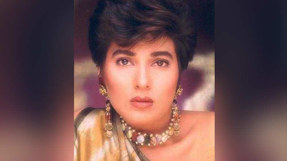 নভনীত নিশান। এক সময় বলি পাড়ার এই হার্টথ্রব কেরিয়ার শুরু করেছিলেন 'ওয়ারিশ' ছবির মধ্য দিয়ে। বাবা ছিলেন আর্মি অফিসার। অভিনয়কে ভালবেসে নভনীত  দিল্লির এনএসডি থেকে নাটক নিয়ে ডিপ্লোমাও পাশ করেন।