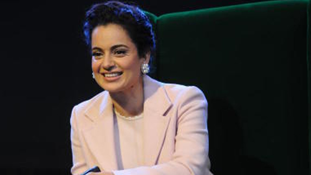 কঙ্গনার ছবি ‘জাজমেন্টাল হ্যায় ক্যয়া’ এবং ‘মণিকর্ণিকা’ নিয়ে বলিউডে প্রায় আলোচনাই হয়নি। দু’টি ছবি নিয়ে টুইট করেননি প্রায় কোনও তারকাই। পর্দার ঝাঁসির রানির অভিযোগ, স্বজনপোষণের বিরুদ্ধে মুখ খুলেছিলেন বলেই তাঁর এই দুর্দশা হয়েছে।