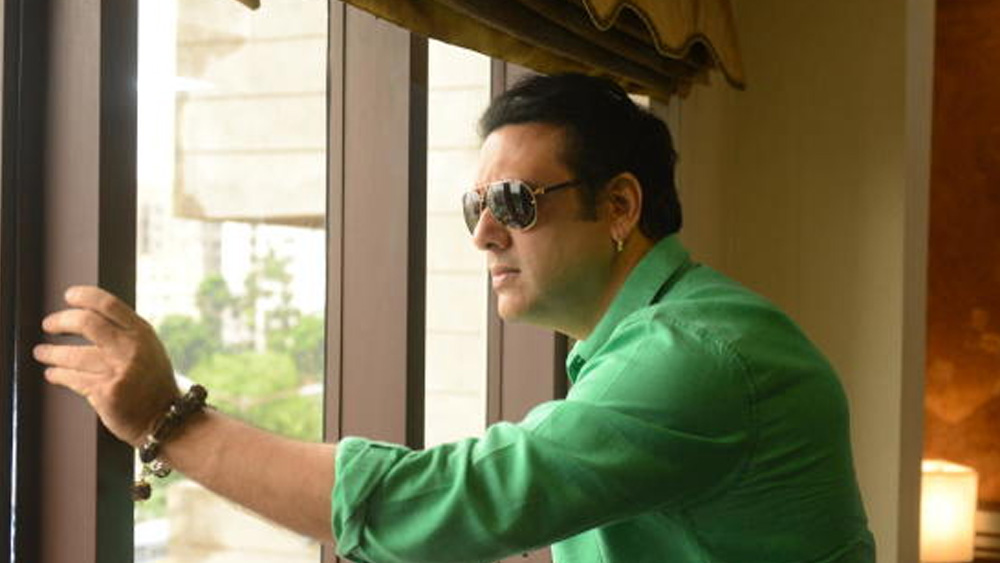 গোবিন্দ সাংবাদিক বৈঠক করে বলেন, তাঁর ছবি ‘রঙ্গিলা রাজা’ যাতে মুক্তি না পায়, তার জন্য বহু চেষ্টা করা হয়েছিল। শেষে ছবিটি মুক্তি পায় ২০১৯-এর জানুয়ারি মাসে। গোবিন্দ প্রকাশ্যে প্রশ্ন করেন, তিনি কী ভুল করেছেন, যে তাঁকে মঞ্চ দেওয়া হচ্ছে না?