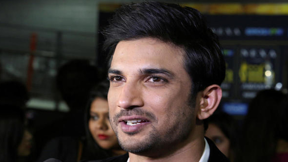 সুশান্ত সিংহ রাজপুতের রহস্যমৃত্যু চোখে আঙুল দিয়ে দেখিয়ে দিল লাইট সাউন্ড ক্যামেরার আড়ালে দীর্ঘ দিন ধরেই আছে অন্ধকারের নিকষ ছায়া। শুধু প্রতিভোর জোরে কোনও নবাগত প্রতিষ্ঠা পেয়ে গেলেই সেই ছায়া গ্রাস করে তাঁকে।