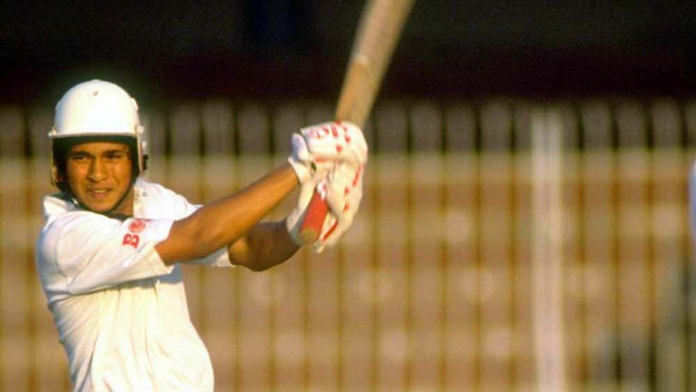 চারে অতি অবশ্যই সচিন তেন্ডুলকর। টেস্টে সবচেয়ে বেশি ম্যাচ, সবচেয়ে বেশি রান, সবচেয়ে বেশি শতরানের রেকর্ড রয়েছে মাস্টার ব্লাস্টারের। ভক্তদের কাছে ‘গড অফ ক্রিকেট’ মুম্বইকরই। চার নম্বরে দিনের পর দিন আকাশছোঁয়া প্রত্যাশার চাপ সামলে রান করে গিয়েছেন। যে কোনও বোলিং আক্রমণকে করেছেন শাসন।