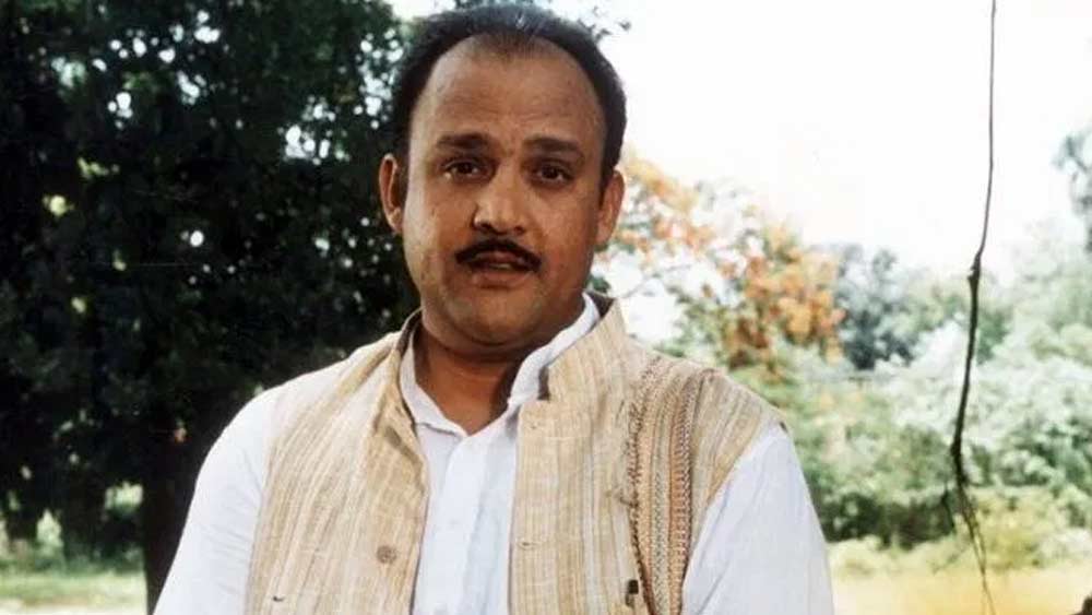 এর পর তিনি ভর্তি হন ন্যাশনাল স্কুল অব ড্রামায়। সেখানে তাঁর সহপাঠী ছিলেন নীনা গুপ্ত এবং অনু কপূর। সতীশ কৌশিক, অনুপম খের এবং পঙ্কজ কপূরের মতো অভিনেতা তাঁর সিনিয়র ছিলেন।