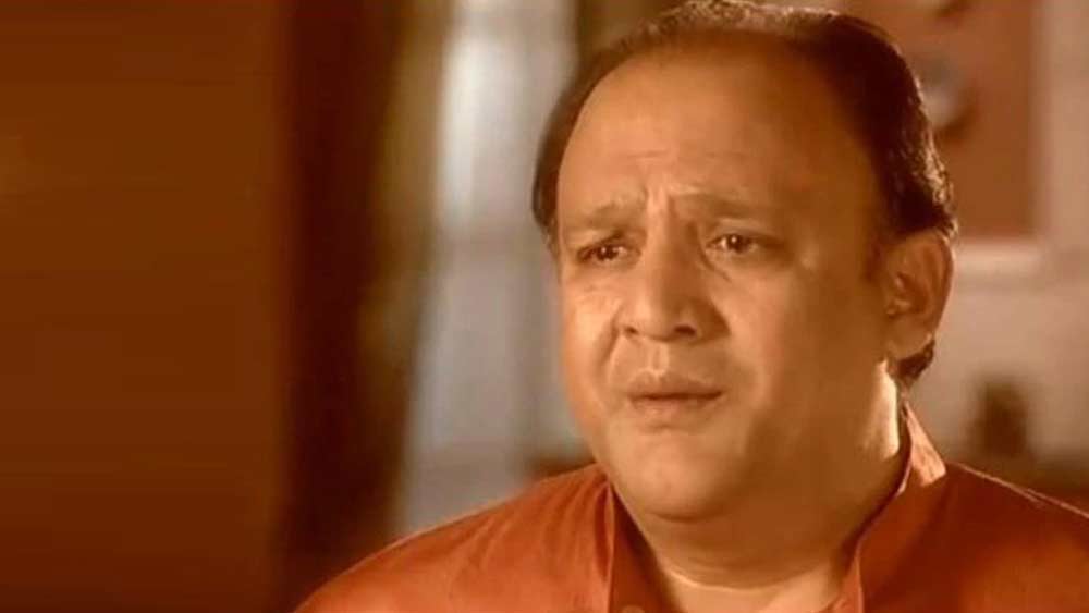 আলোক নাথের বক্তব্য ছিল, ন্যাশনাল স্কুল অব ড্রামা-য় সহপাঠী বিনতার দুর্বলতা ছিল তাঁর উপর। কিন্তু তিনি তাঁকে বিয়ে না করায় বিনতার অনুভূতি থেকে যায় একতরফা প্রেম হয়েই। কিন্তু এই সাফাই দেওয়ার পরেও শেষরক্ষা হয়নি। ইন্ডাস্ট্রিতে আলোক নাথ একঘরে হয়ে যান।