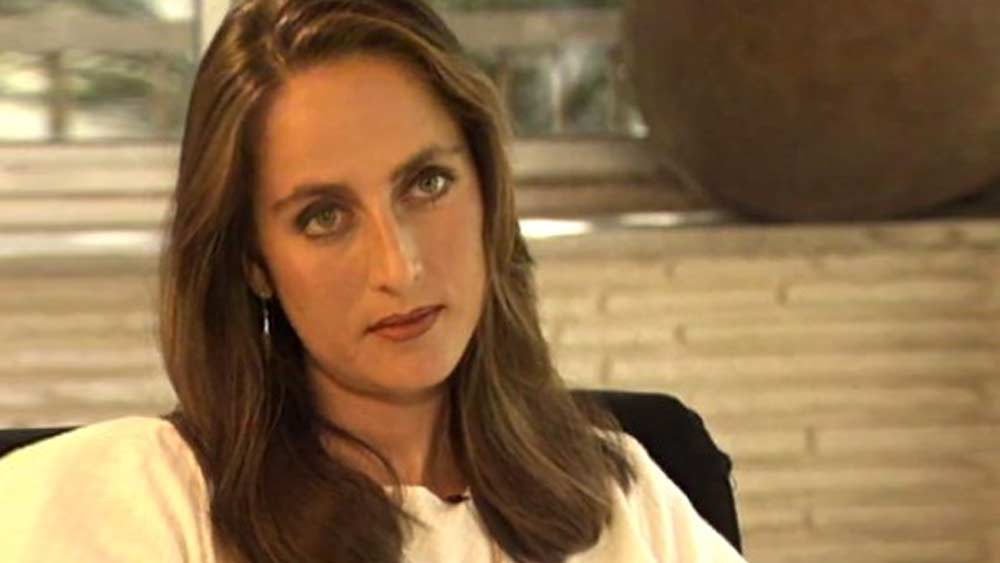 সঞ্জনার দাদু জিয়োফ্রে কেন্ডেল এবং দিদিমা লরা কেন্ডেল থিয়েটারের সঙ্গে যুক্ত ছিলেন। থিয়েটারের দল নিয়ে এসেছিলেন ভারতে। সেই শো সূত্রেই আলাপ হয়েছিল শশী-জেনিফারের। পরবর্তীতেও তাঁদের পরিবারে বজায় ছিল থিয়েটারের আবহ।