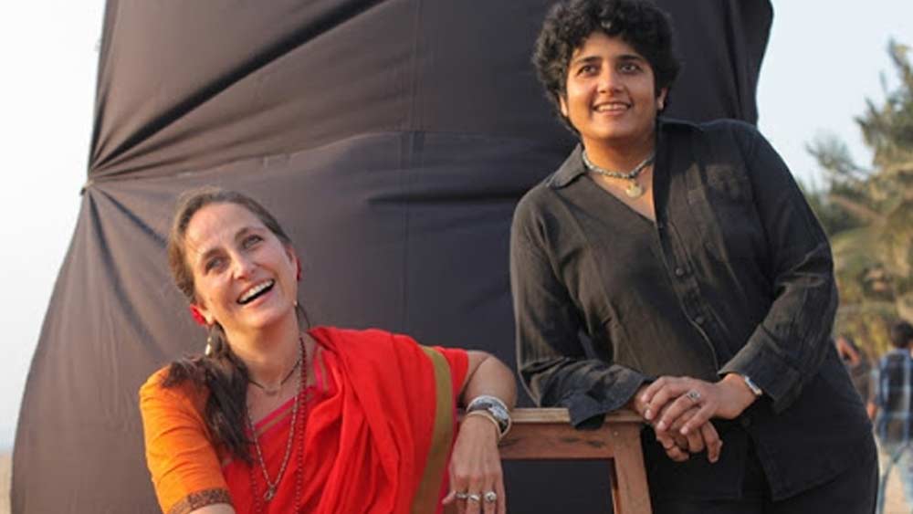 ছবি থেকে দূরে সঞ্জনা এখন ব্যস্ত তাঁর নাটকের দল ‘জুনুন’ নিয়ে। নামকরণের সঙ্গে শশী কপূরের ‘জুনুন’ ছবির কোনও সম্পর্ক নেই বলে এক সাক্ষাৎকারে জানিয়েছেন সঞ্জনা।