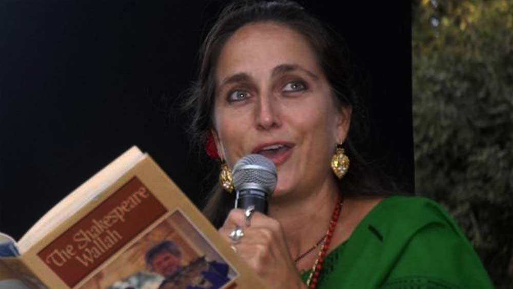 সঞ্জনার আগে কপূর পরিবারে থিয়েটার থেকে সিনেমায় পা রাখার নজির ছিল। কিন্তু সঞ্জনার ক্ষেত্রে দেখা গিয়েছে বিপরীত ছবি। তিনি থিয়েটারের জন্য পিছনে ফেলে এসেছেন সিনেমার কেরিয়ার।